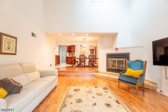 16 Cable Ct, Montville Twp., NJ 07045