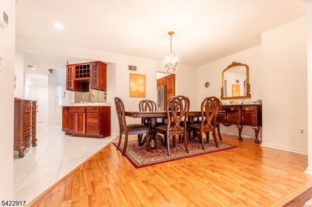 16 Cable Ct, Montville Twp., NJ 07045