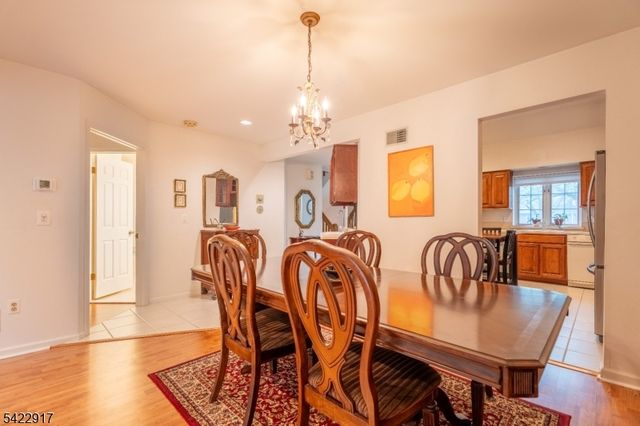 16 Cable Ct, Montville Twp., NJ 07045