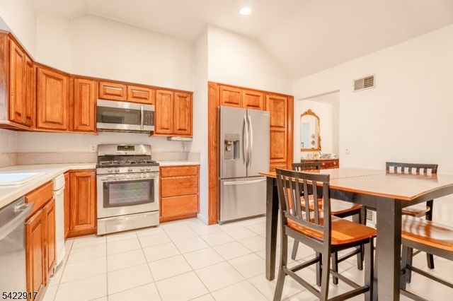 16 Cable Ct, Montville Twp., NJ 07045