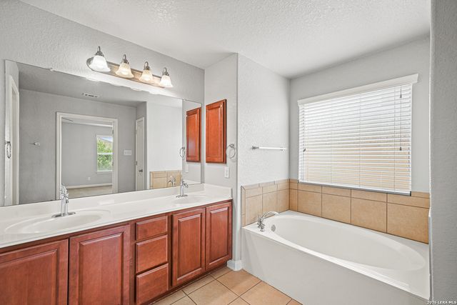 1803 Viljandi Moon, San Antonio, TX 78251