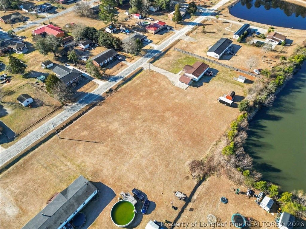 Lake dr, Lumberton, NC 28358 — exterior