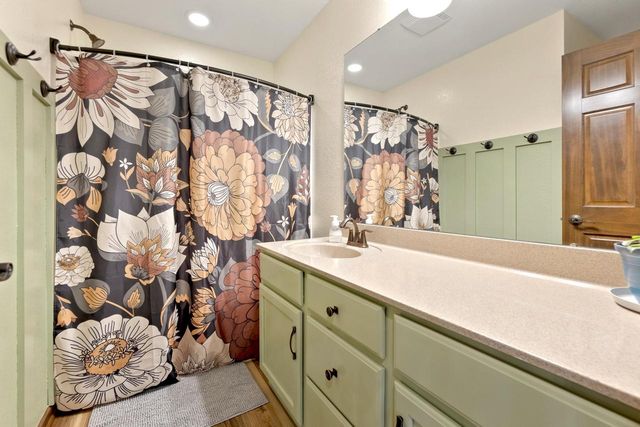 2107 Willow Pond WAY, Grafton, WI 53024