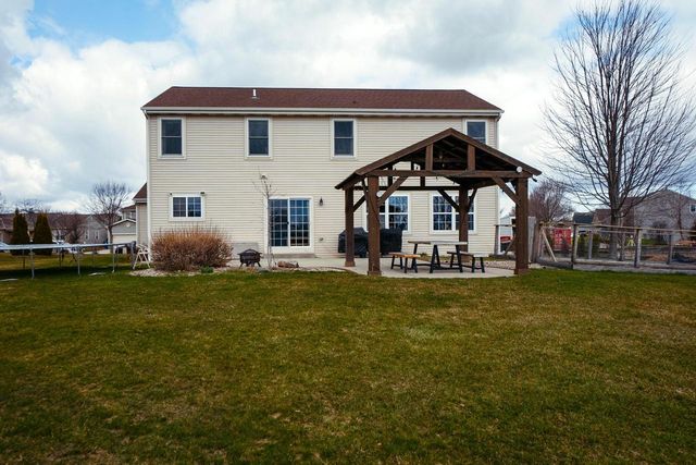 2107 Willow Pond WAY, Grafton, WI 53024