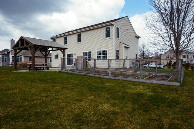 2107 Willow Pond WAY, Grafton, WI 53024