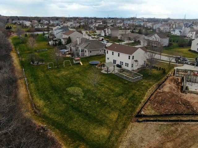 2107 Willow Pond WAY, Grafton, WI 53024