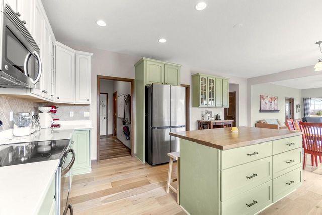 2107 Willow Pond WAY, Grafton, WI 53024
