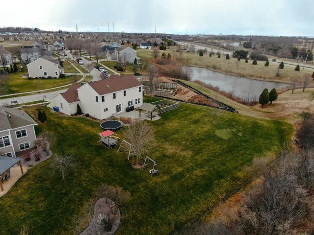 2107 Willow Pond WAY, Grafton, WI 53024