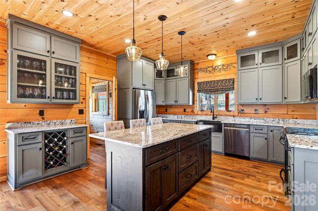 61 Majestic Path, Nebo, NC 28761