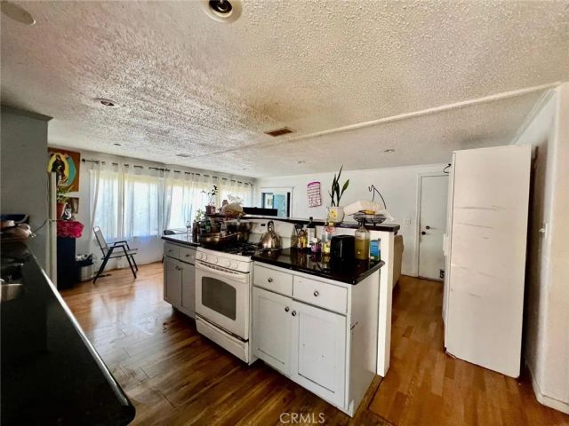 8200 Bolsa 42, Midway City, CA 92655