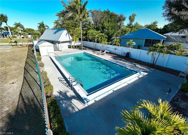 4492 Pine Hill CT, St. James City, FL 33956