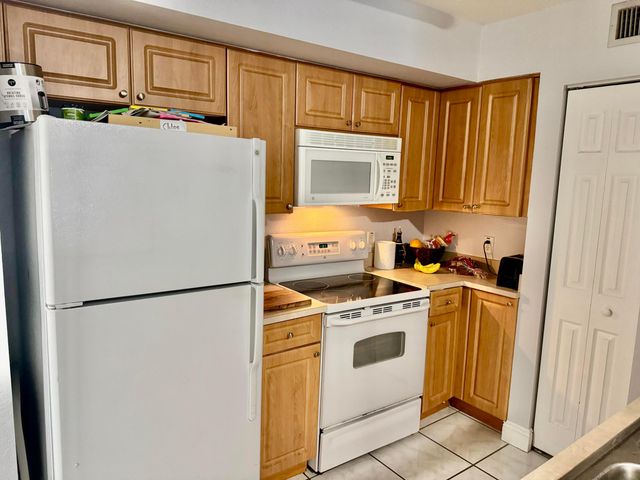 6769 Heritage Grande 2103, Boynton Beach, FL 33437