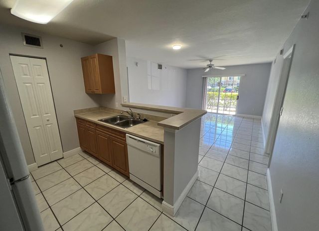 6769 Heritage Grande 2103, Boynton Beach, FL 33437