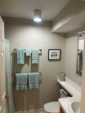 97 Anderer Ln 202, Boston, MA 02132