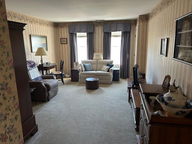 97 Anderer Ln 202, Boston, MA 02132