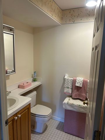 97 Anderer Ln 202, Boston, MA 02132