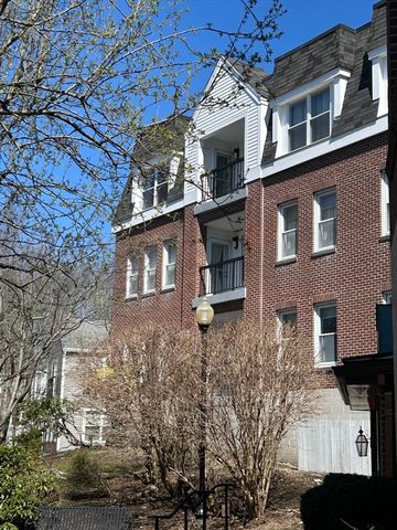 97 Anderer Ln 202, Boston, MA 02132