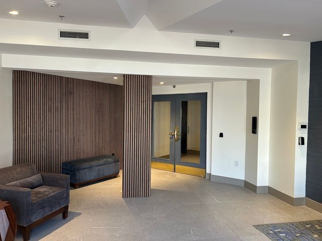 97 Anderer Ln 202, Boston, MA 02132