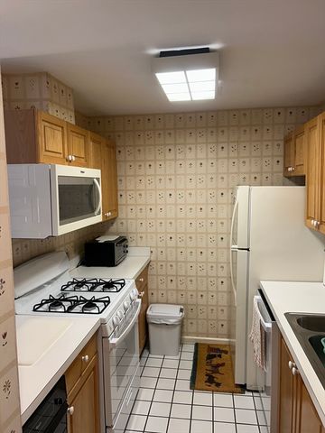 97 Anderer Ln 202, Boston, MA 02132