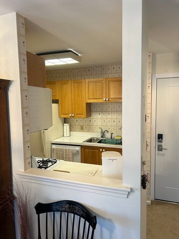 97 Anderer Ln 202, Boston, MA 02132