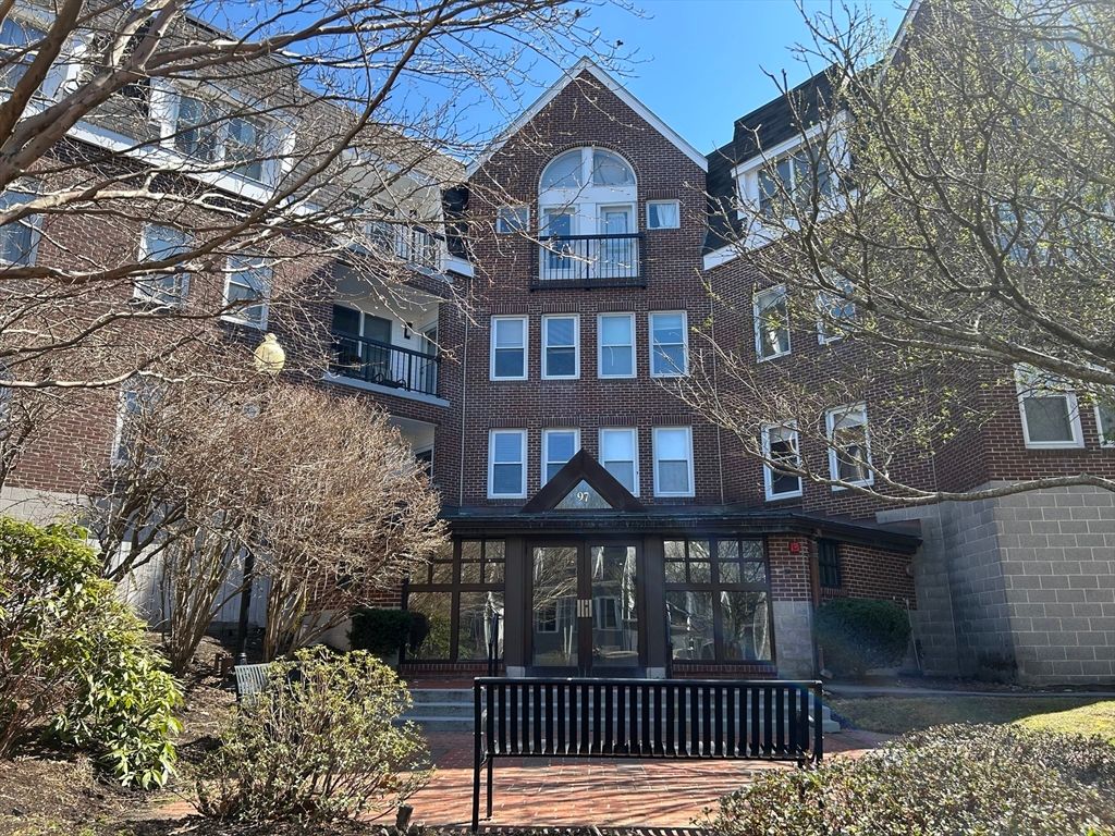 97 Anderer Ln 202, Boston, MA 02132