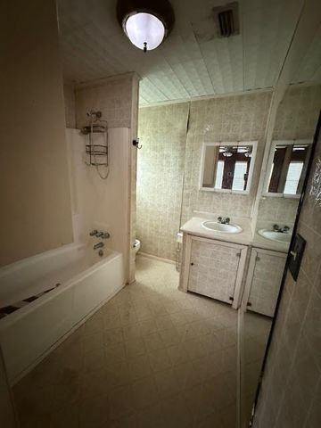 105 N Pleasant Street, Geneva, AL 36340