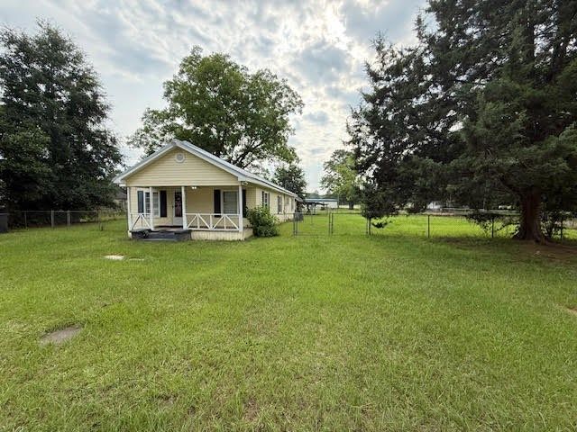 105 N Pleasant Street, Geneva, AL 36340