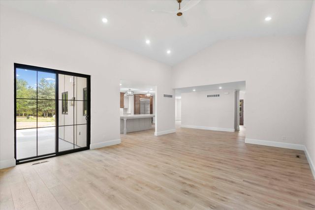 2675 W MILL CREEK CT, Columbia, MO 65203