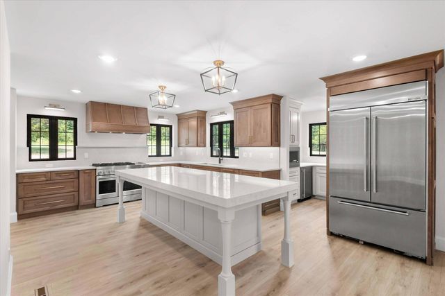 2675 W MILL CREEK CT, Columbia, MO 65203