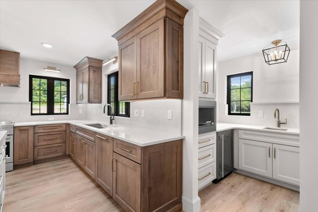 2675 W MILL CREEK CT, Columbia, MO 65203