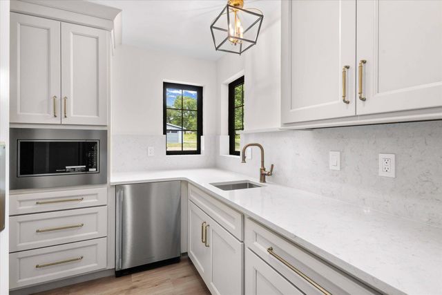 2675 W MILL CREEK CT, Columbia, MO 65203