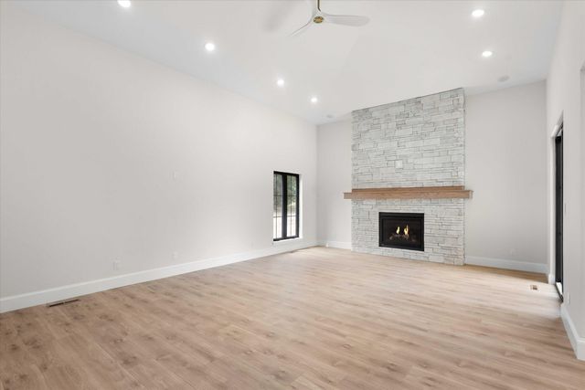 2675 W MILL CREEK CT, Columbia, MO 65203
