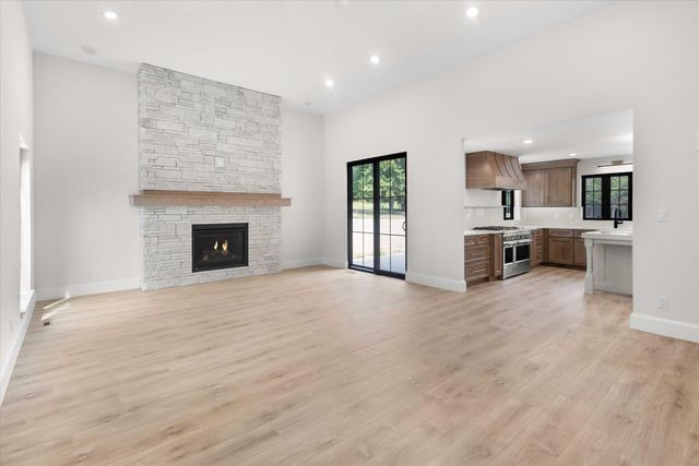 2675 W MILL CREEK CT, Columbia, MO 65203