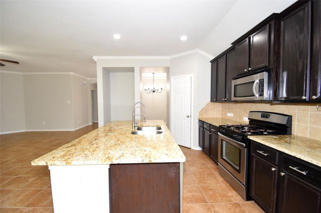 222 Golden Grain Drive, Rosenberg, TX 77469