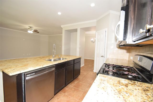 222 Golden Grain Drive, Rosenberg, TX 77469