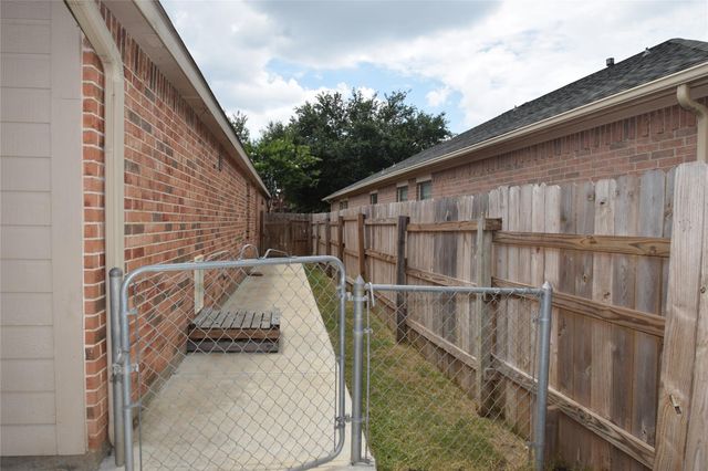 222 Golden Grain Drive, Rosenberg, TX 77469