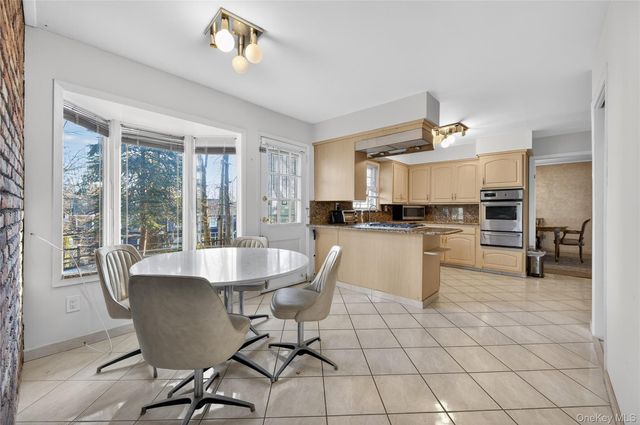 100 Birch Hill Drive, Albertson, NY 11576