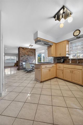 100 Birch Hill Drive, Albertson, NY 11576