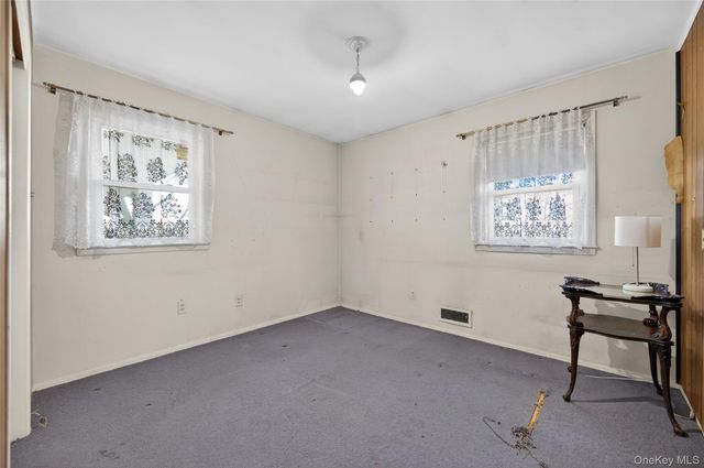 100 Birch Hill Drive, Albertson, NY 11576