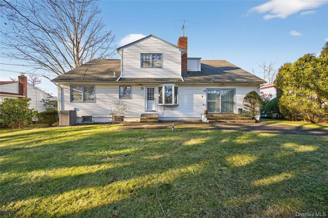 100 Birch Hill Drive, Albertson, NY 11576