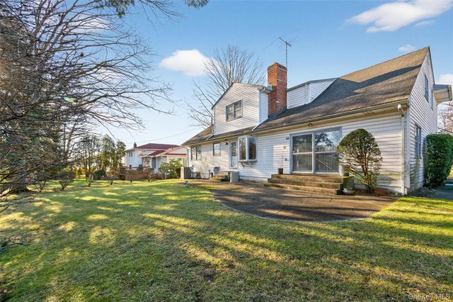 100 Birch Hill Drive, Albertson, NY 11576