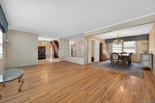 100 Birch Hill Drive, Albertson, NY 11576