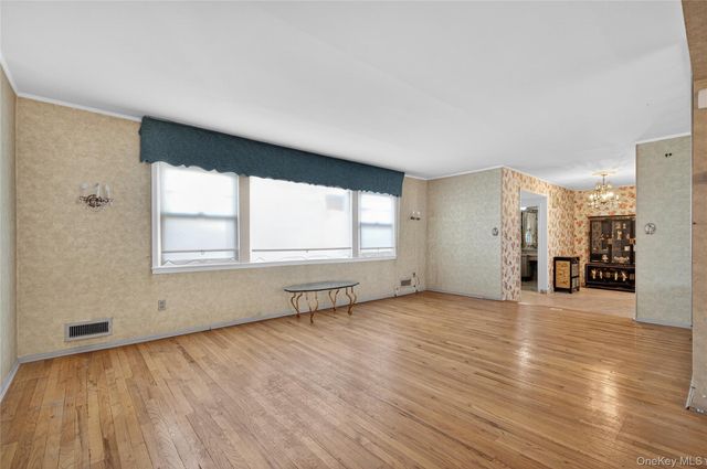 100 Birch Hill Drive, Albertson, NY 11576