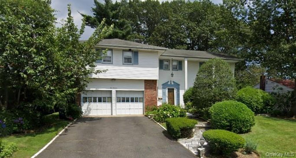 100 Birch Hill Drive, Albertson, NY 11576