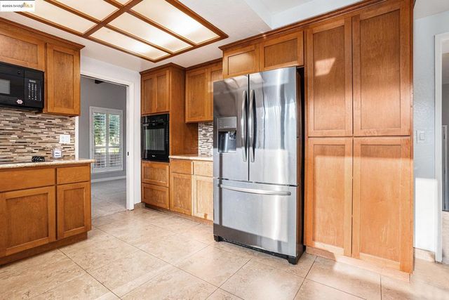 1718 Yellowstone Dr, Antioch, CA 94509