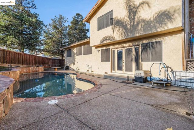 1718 Yellowstone Dr, Antioch, CA 94509
