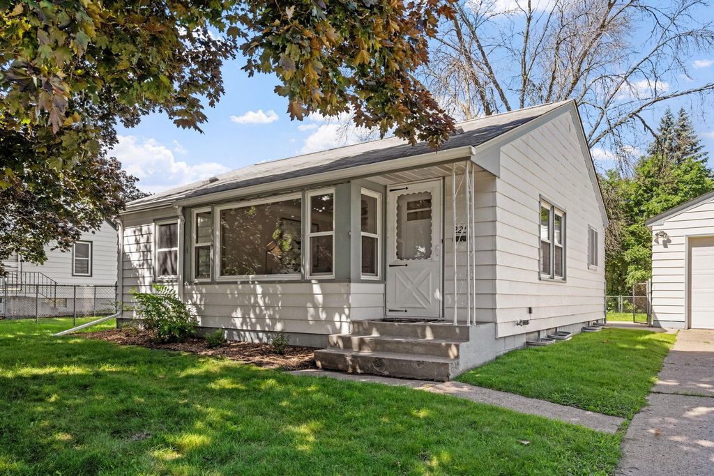 225 10th Avenue N, South Saint Paul, MN 55075