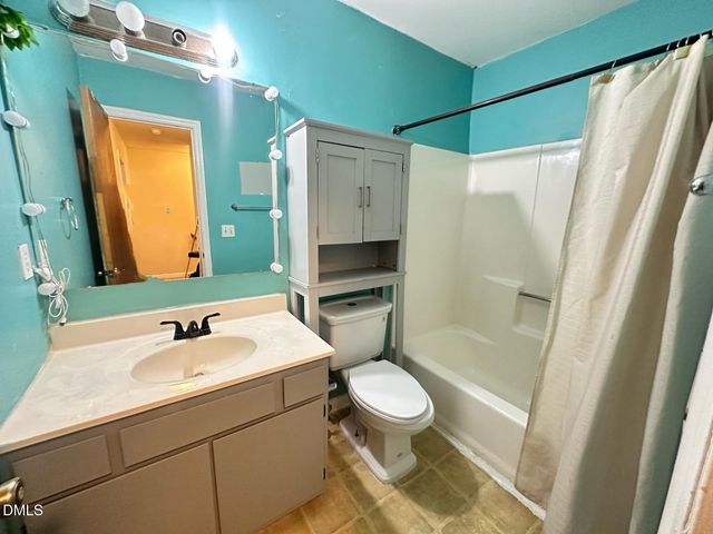 322 Junction Road Apt 28h, Durham, NC 27703