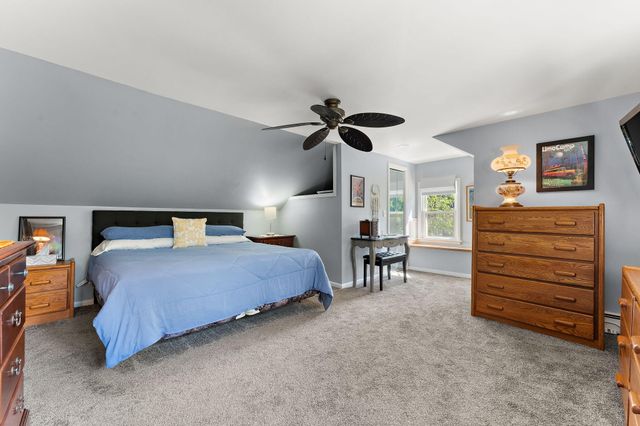 1040 Waverly Road, Porter, IN 46304