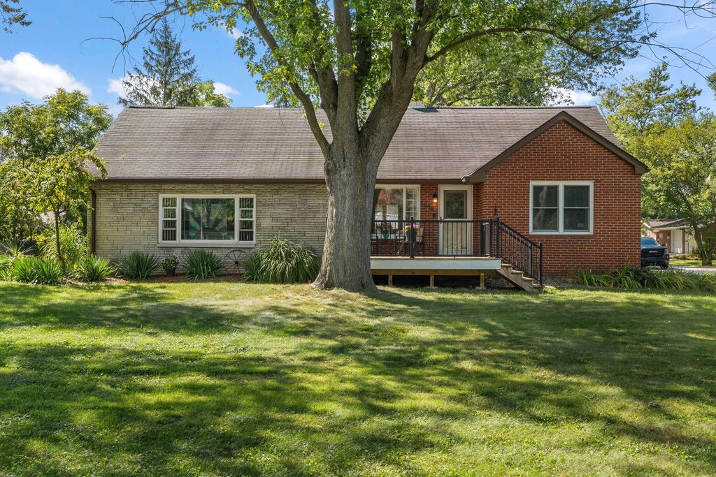1040 Waverly Road, Porter, IN 46304